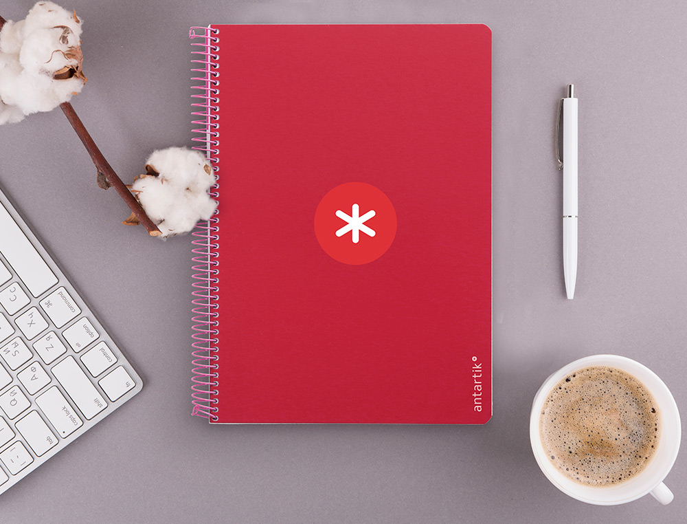 CUADERNO ESPIRAL ANTARTIK A4 MICRO TAPA DURA 80H 100GR CUADRO 5MM SIN BANDA4 TALADROS COLOR FRAMBUESA