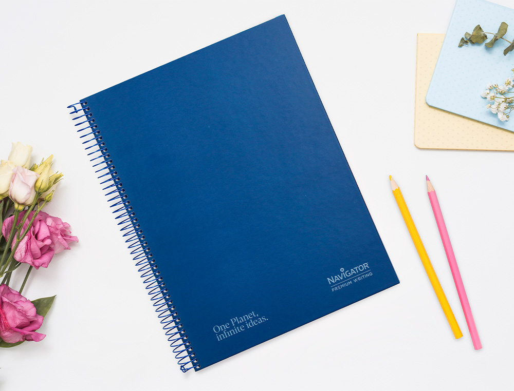 CUADERNO ESPIRAL NAVIGATOR A4 MICRO TAPA FORRADA 120H 80GR CUADRO 5MM 5 BANDAS 4 TALADROS COLOR AZUL MARINO