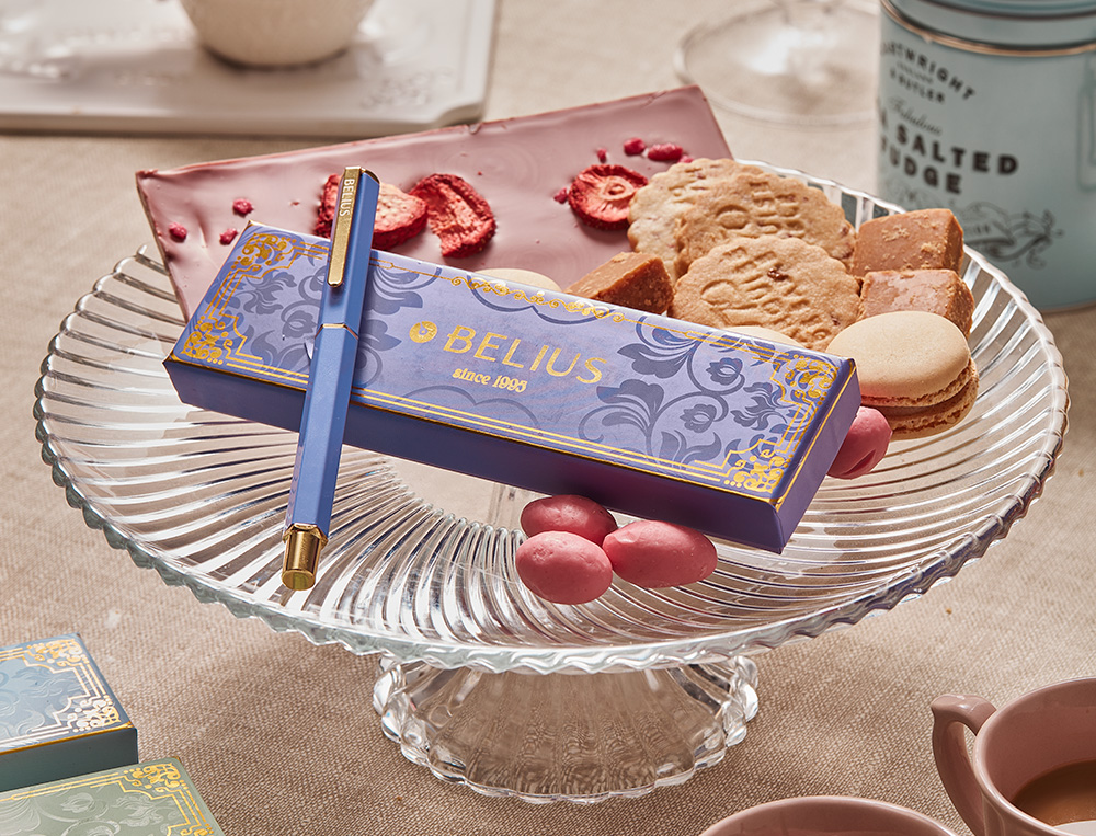 BOLIGRAFO BELIUS MACARON BLISS FORMA HEXAGONAL COLOR MORADO Y DORADO TINTA AZUL CAJA DE DISEO