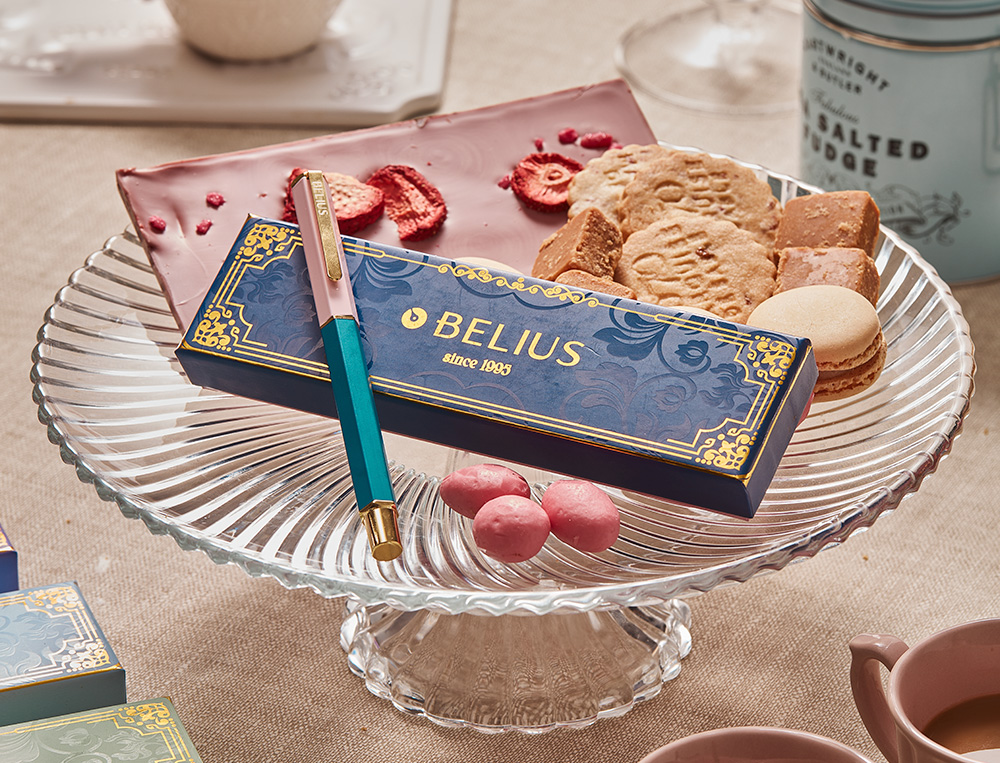 BOLIGRAFO BELIUS MACARON BLISS FORMA HEXAGONAL COLOR ROSA/ AZUL Y DORADO TINTA AZUL CAJA DE DISEO