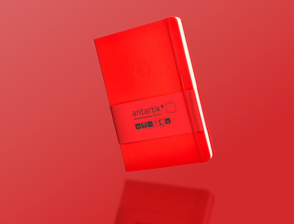 CUADERNO CON GOMILLA ANTARTIK NOTES TAPA DURA A5 HOJAS LISAS ROJO 100 HOJAS 80 GR FSC