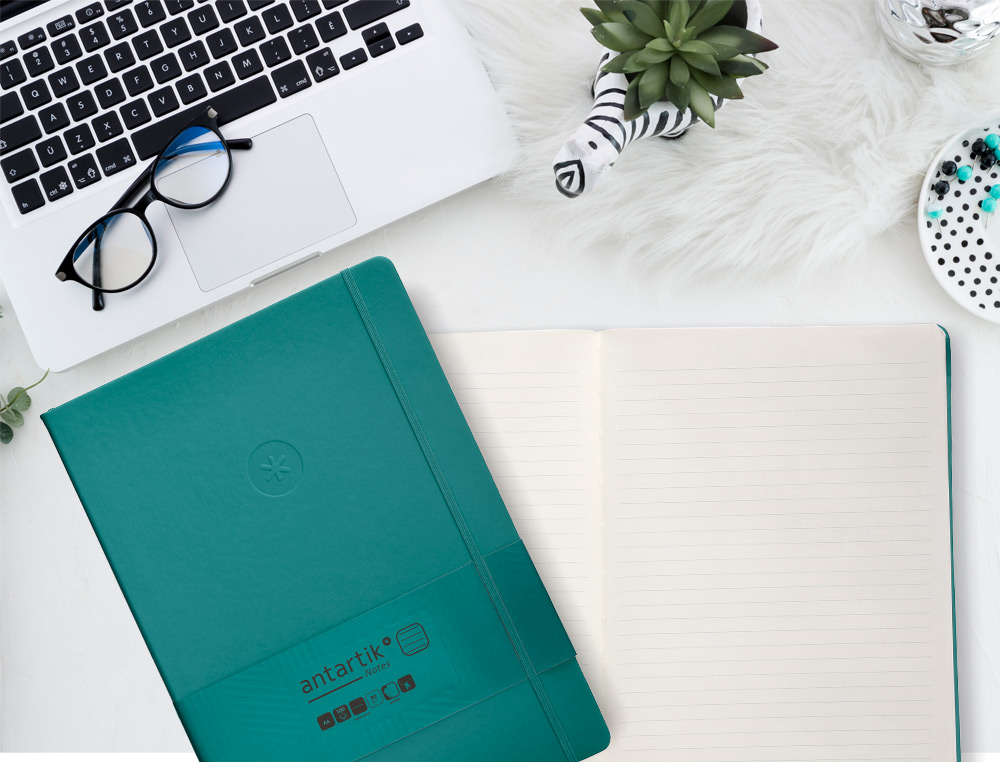 CUADERNO CON GOMILLA ANTARTIK NOTES TAPA DURA A4 HOJAS RAYAS VERDE AGUAMARINA 100 HOJAS 80 GR FSC