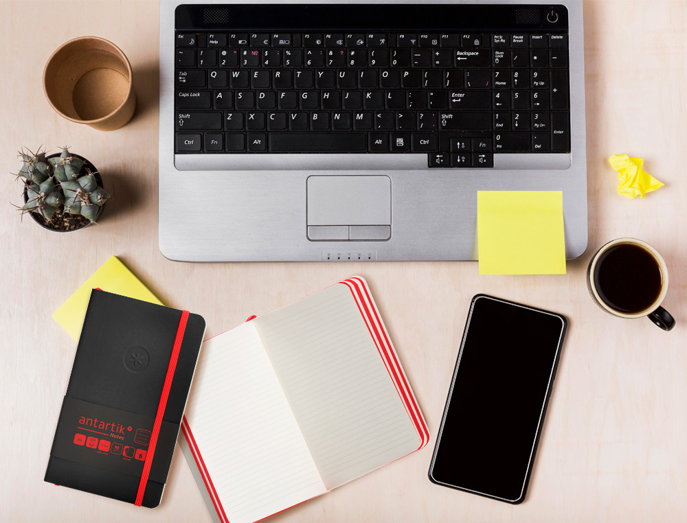 CUADERNO CON GOMILLA ANTARTIK NOTES TAPA BLANDA A6 RAYAS NEGRO Y ROJO 100 HOJAS 80 GR FSC