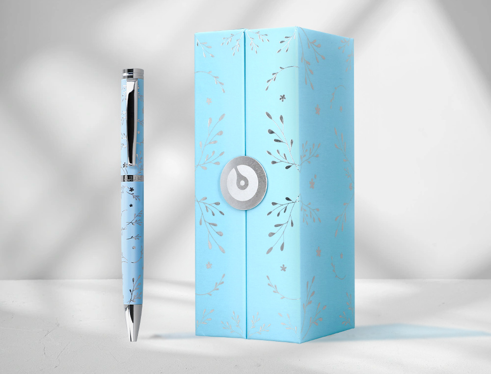 BOLIGRAFO BELIUS BELLA ALUMINIO COLOR AZUL CELESTE DISEO PLATEADO RELIEVE TINTA AZUL CAJA DE DISEO