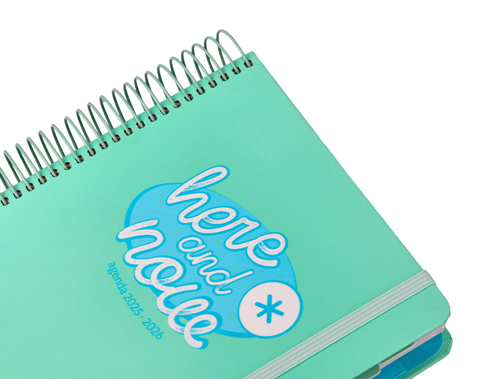 AGENDA ESCOLAR ANTARTIK 25-26 ESPIRAL HERE AND NOW TURQUESA DIA PAGINA A5 BILINGE PAPEL FSC 80 GR 80 GR