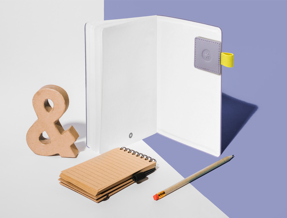 PORTABOLIGRAFO AUTOADHESIVO ANTARTIK PARA CUADERNO NOTE CON ELASTICO HASTA 15 MM GROSOR 80 MM MORADO Y AMARILLO