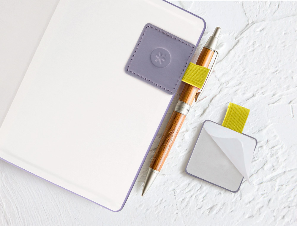 PORTABOLIGRAFO AUTOADHESIVO ANTARTIK PARA CUADERNO NOTE CON ELASTICO HASTA 15 MM GROSOR 80 MM MORADO Y AMARILLO