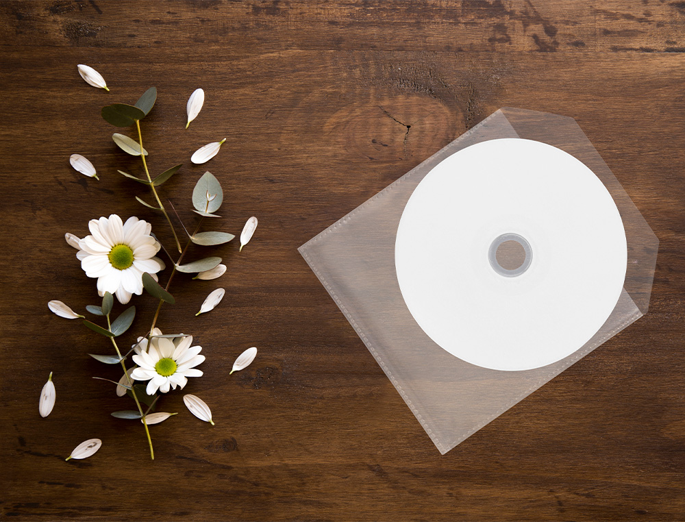SOBRE PARA CD Q-CONNECT POLIPROPILENO CON SOLAPA -PACK DE 50 UNIDADES