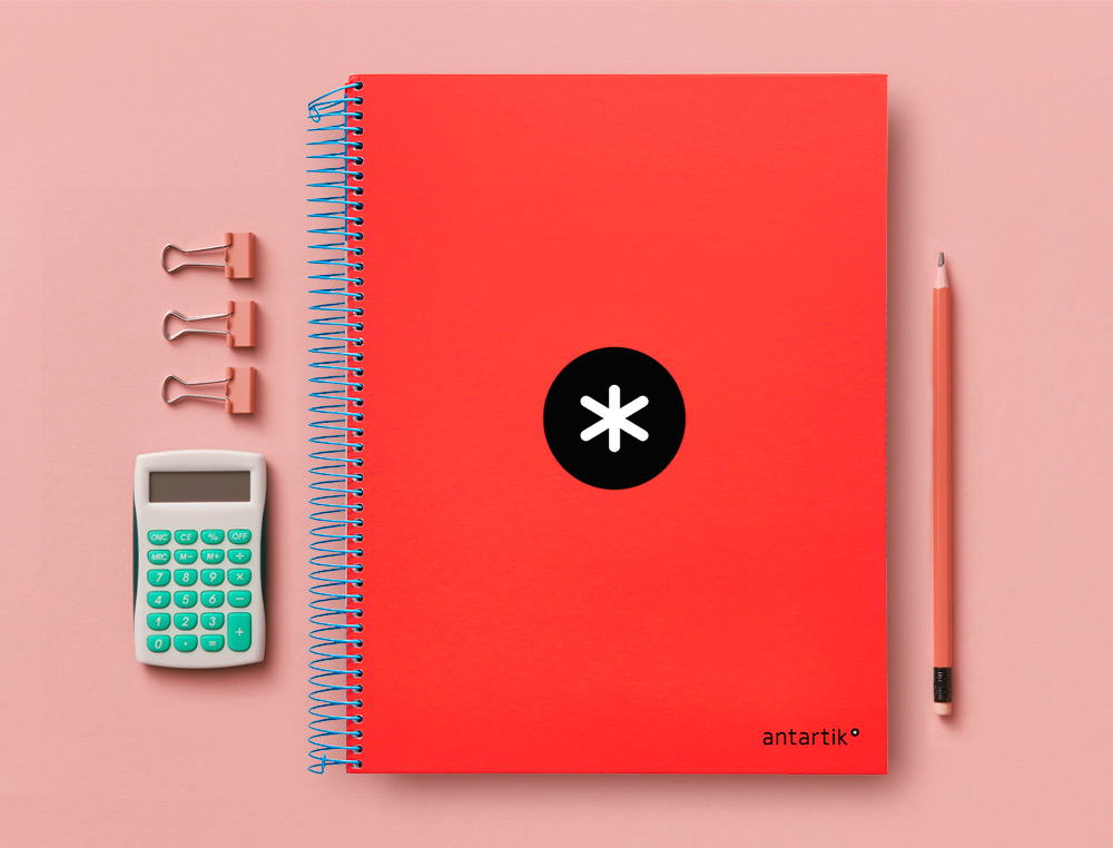 CUADERNO ESPIRAL A4 MICRO ANTARTIK TAPA FORRADA 120H 90 GR LISO CON BANDAS 4 TALADROS COLOR ROJO