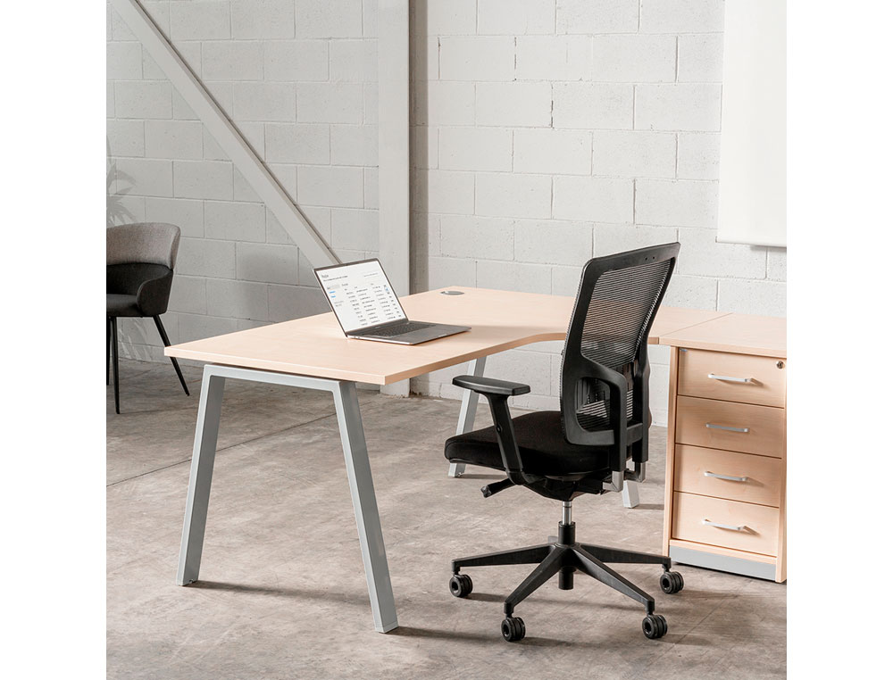 SILLA DE OFICINA ROCADA BRAZOS REGULABLES ASIENTO TELA IGNIFUGA Y RESPALDO MALLA COLOR NEGRO